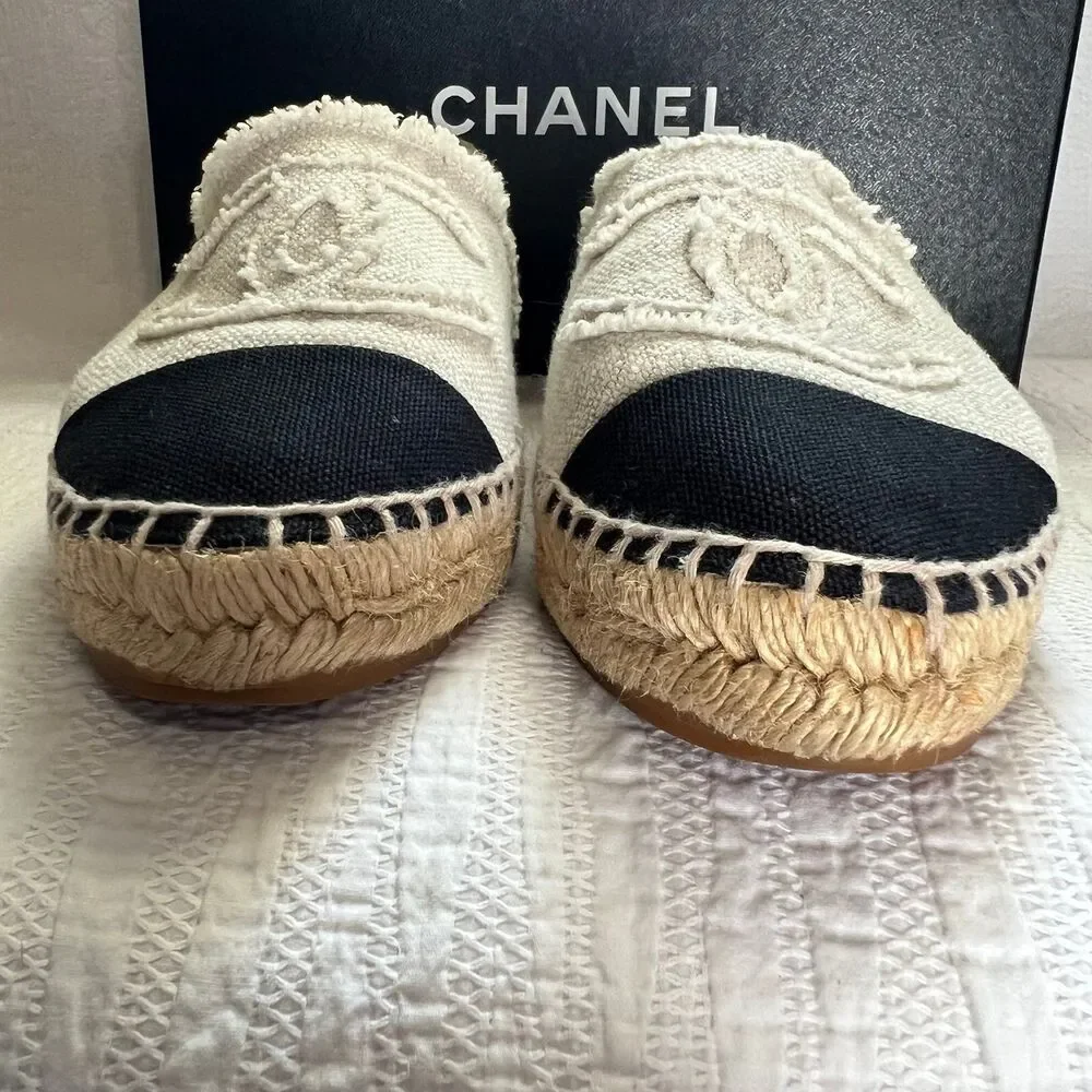 CHANEL linen cc